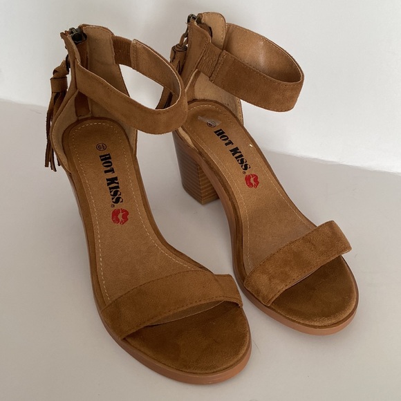 Hot Kiss Ankle Strap Heels - Tan -Size 6.5 - Picture 3 of 6